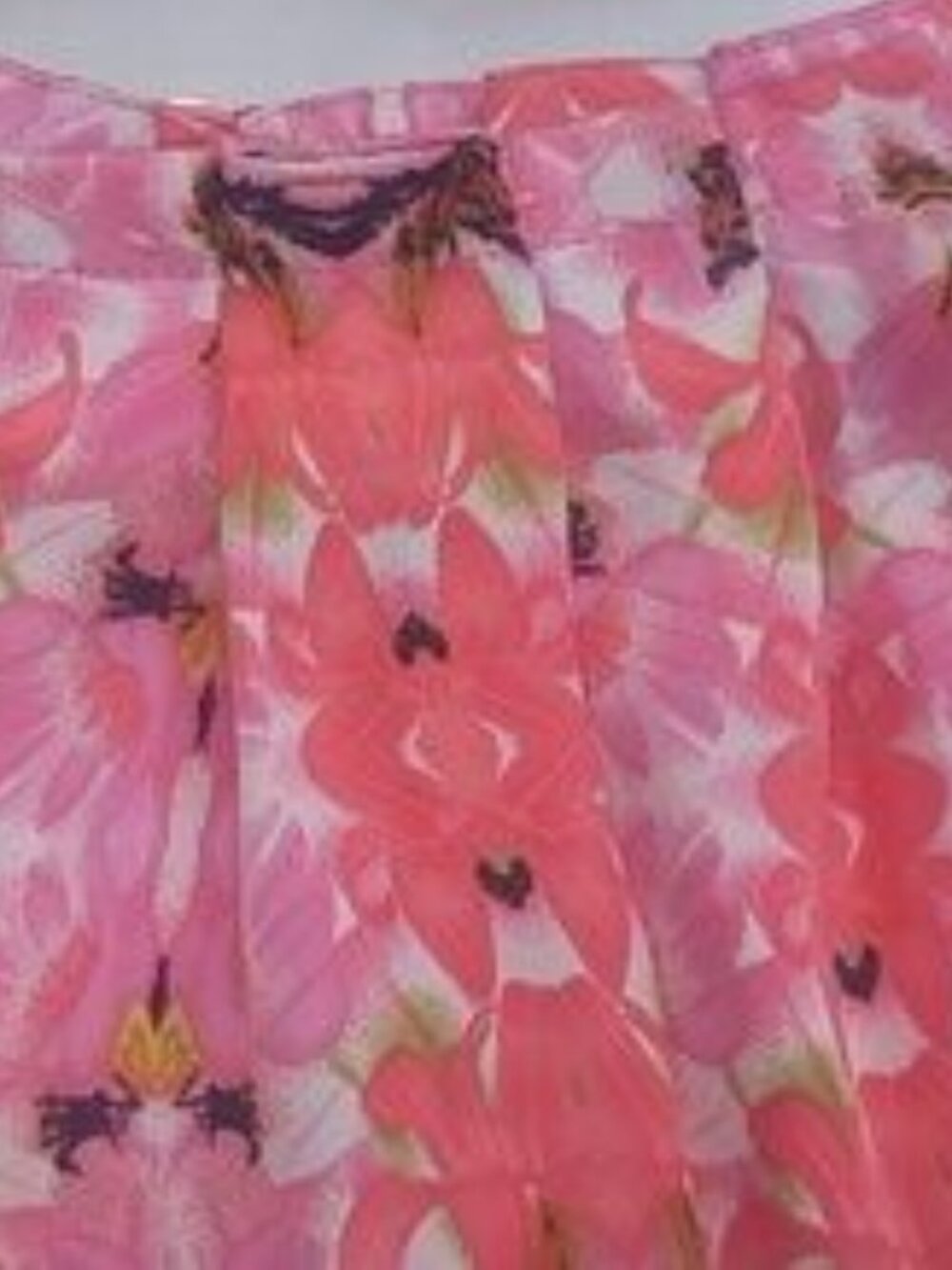 Chaus SZ L Pullover Satin Polyester Pleated Floral Tank Blouse with Side Splits - Picture 4 of 5